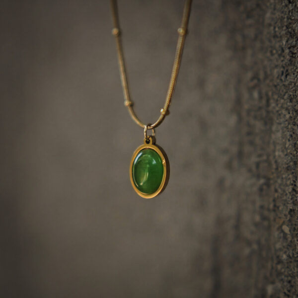 Green Stone Oval Pendant Chain