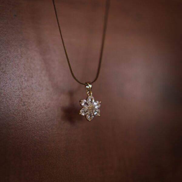 18K Gold Flower Diamond Cut Pendant Chain