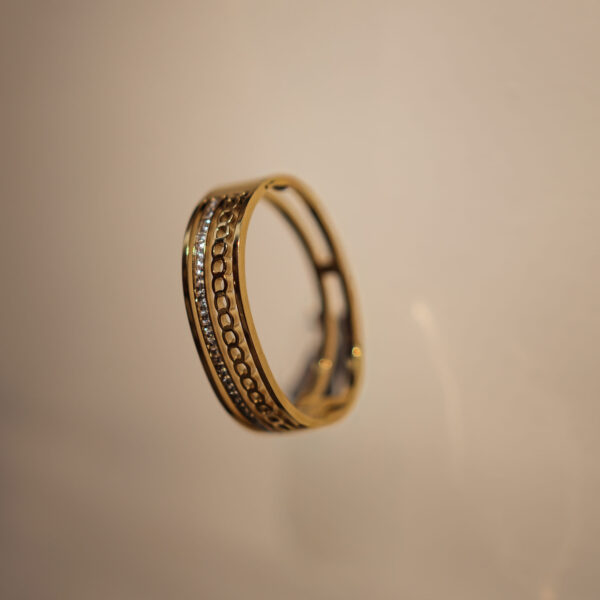 18k Gold Designer Stone Gold Bracelet Small to Medium size